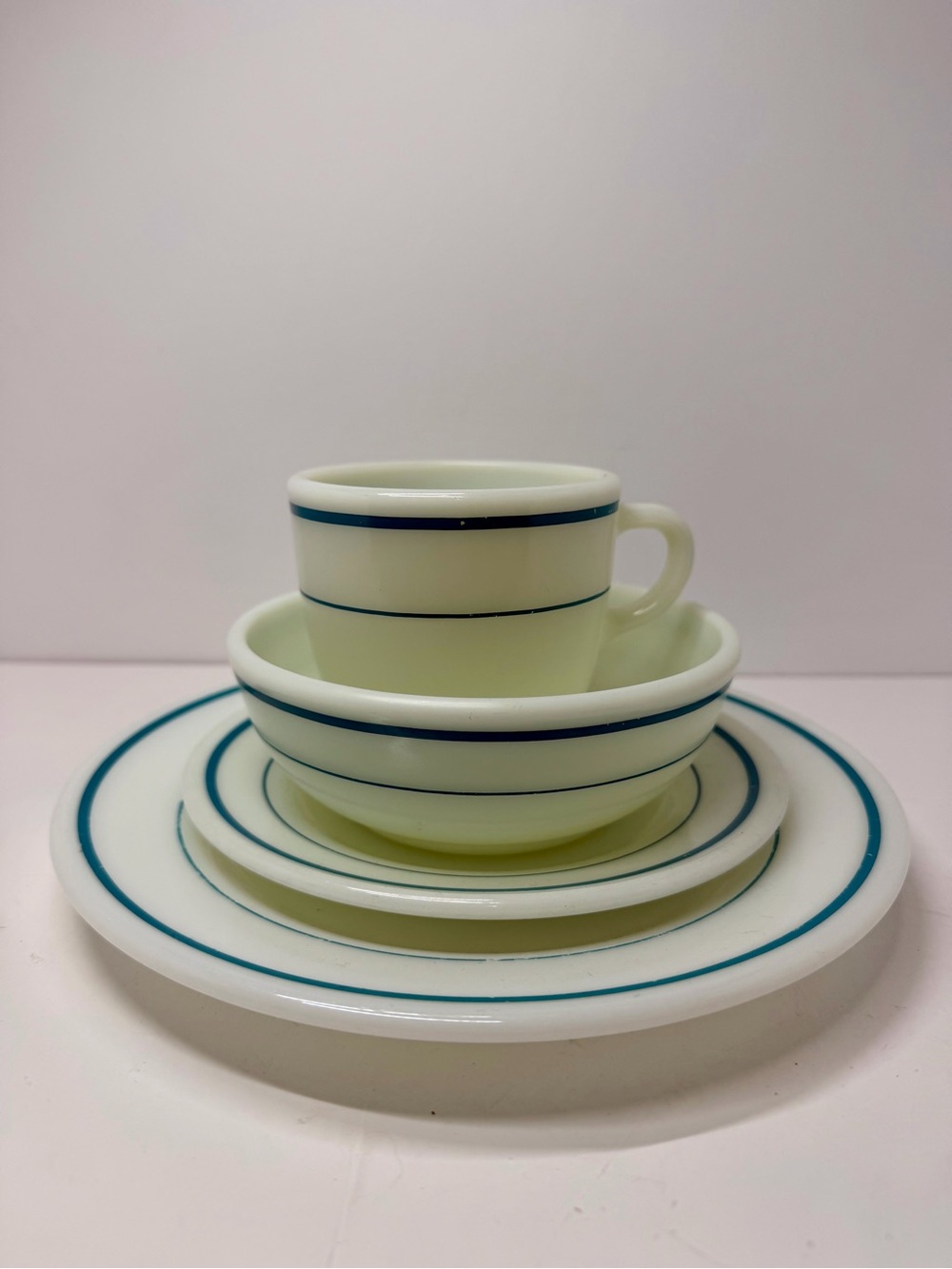 Vintage Pyrex Corning Tableware 4-Piece Place Setting – Blue Stripe / Blue Band